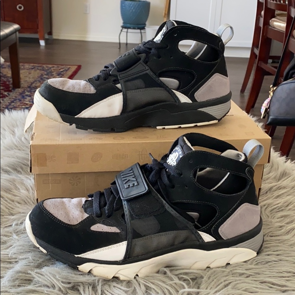 NIKE AIR TRAINER HUARACHE